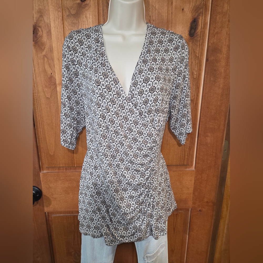 Dana Buchman Black and Cream Floral Top